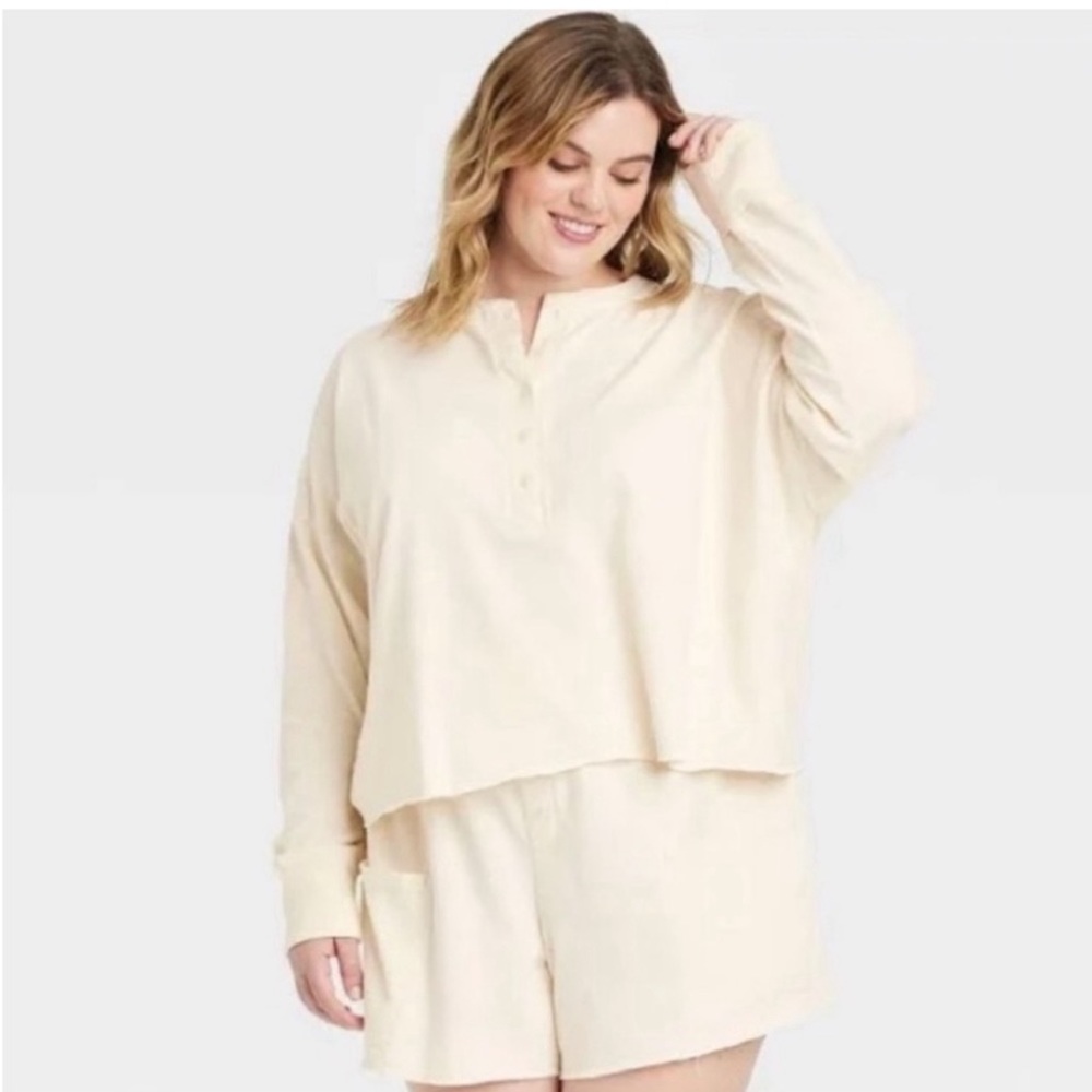 NWT Universal Thread Cream Henley Top Women Cropped Raw Hem Ribbed Soft